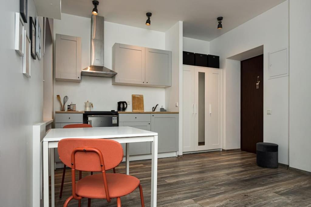 Cute With A View Over The Rooftops And Free Parking In The Area Dzīvoklis *