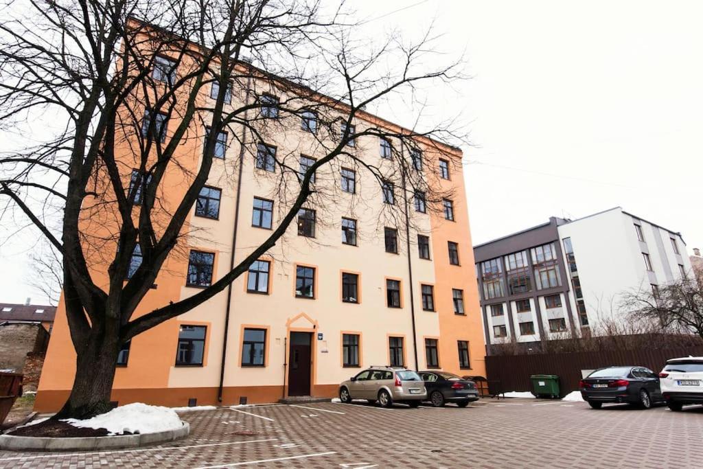Dzīvoklis Cute With A View Over The Rooftops And Free Parking In The Area